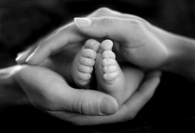 baby-feet-hands.jpg